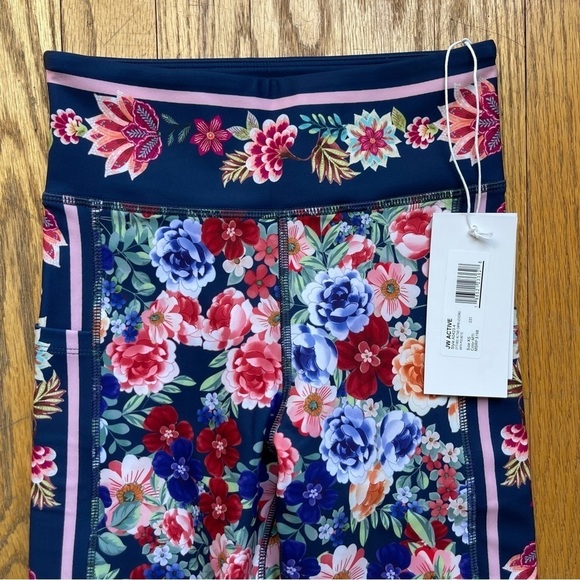 NEW Johnny Was Otti Bee Active Capri Leggings Floral A0423-4 Size XS NWT - Picture 3 of 6